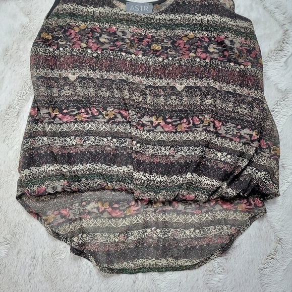 ✨️CL Astr The Label Hi Low Sleeveless Print Blouse Size S - Picture 3 of 12